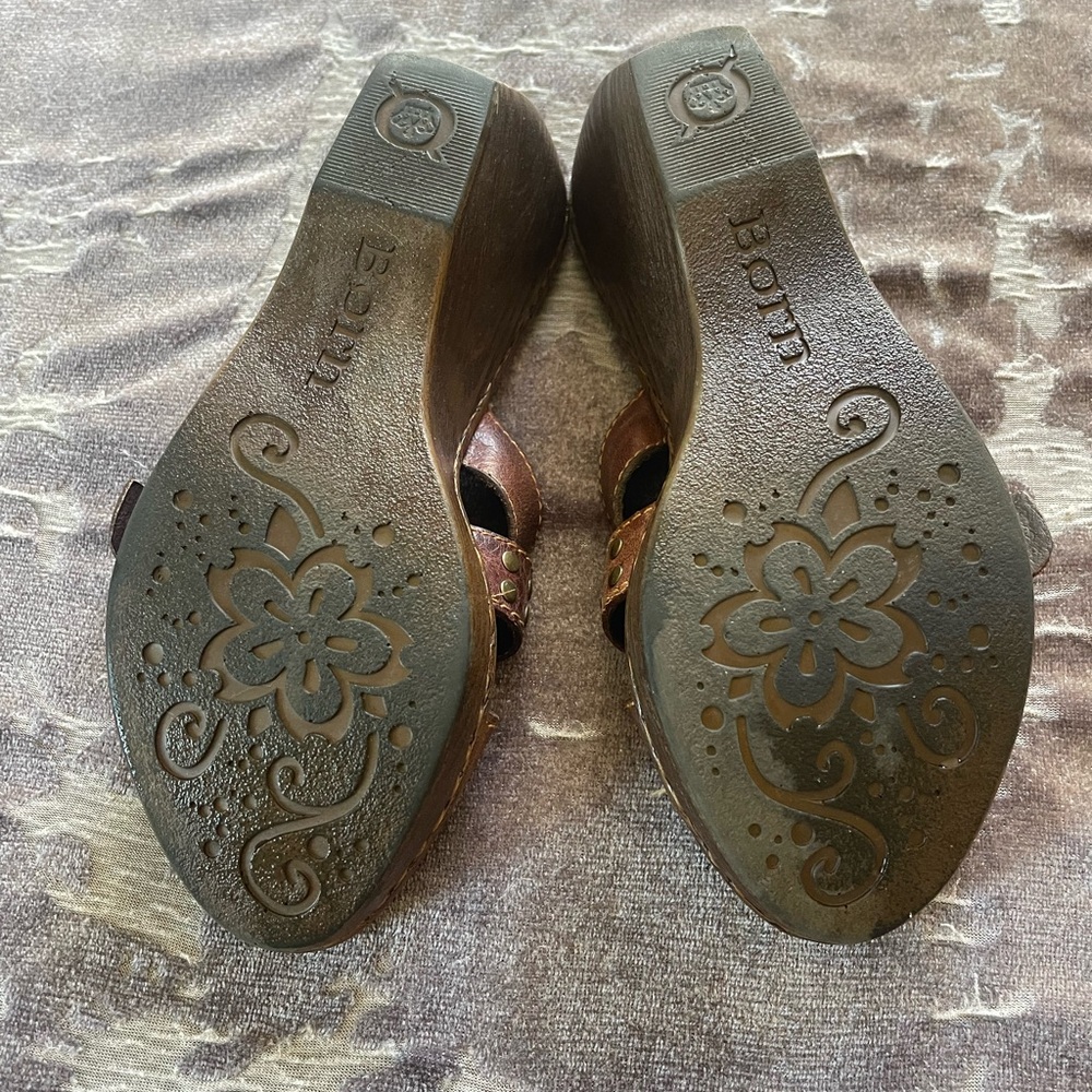 Born Leather Wedge Sandals Brown Studded Buckle Comfort Slide Women’s Size 5.5–6 - Picture 4 of 4